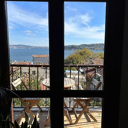 Historic Wooden House With Bosphorus View Apartment