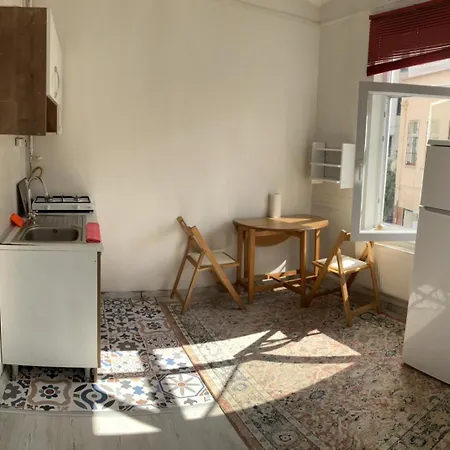 Yellow House Apartment *