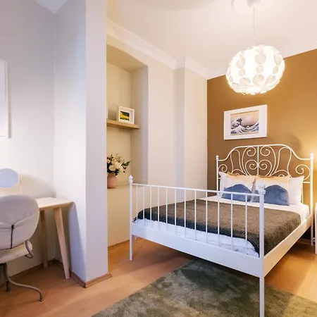 Apartment Chic Spacious Flat Near Istiklal Avenue In Beyoglu