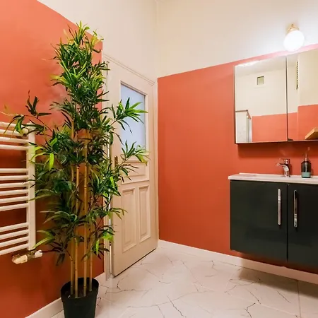 Chic Spacious Flat Near Istiklal Avenue In Beyoglu