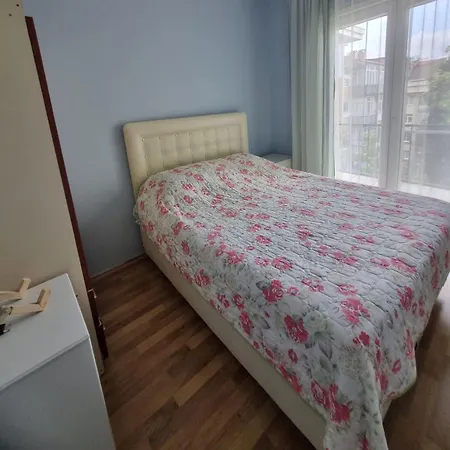 Kadikoy Yeldegirmeni'nde Daire