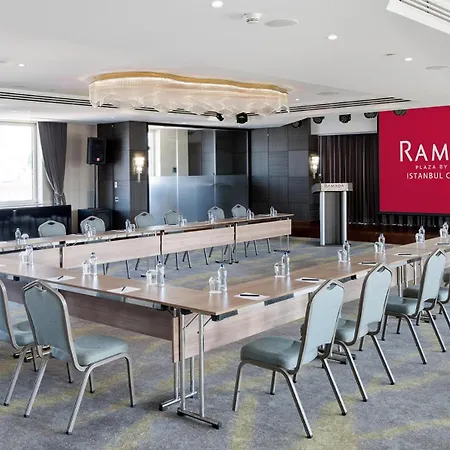 Ramada Plaza By Wyndham Center (adults Only) מלון