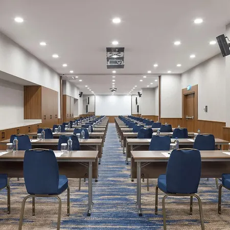 Hampton By Hilton Airport, Arnavutkoy Hotel 4*
