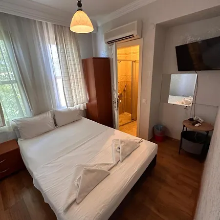 Antique Szálloda 4*