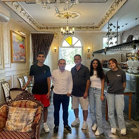 Solomon's Mansion Hotel *