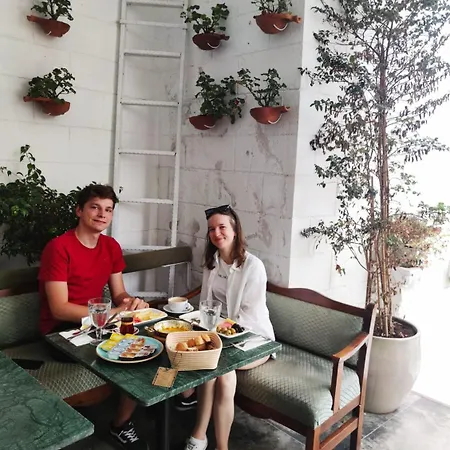 Hotel Solomon's Mansion