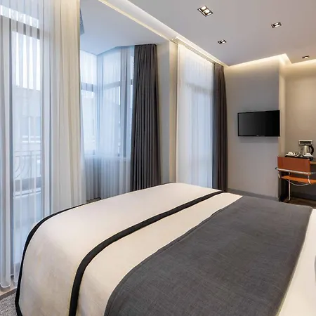 Отель Zurich 3*