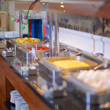 Ramada By Wyndham Merter Hotel 5*