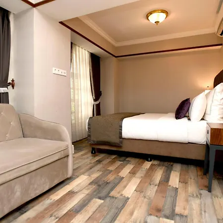 Meroddi Pera Flats *