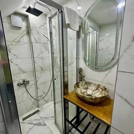 Newalla Old Szálloda 5*