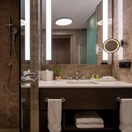 Hilton Mall Of 5*
