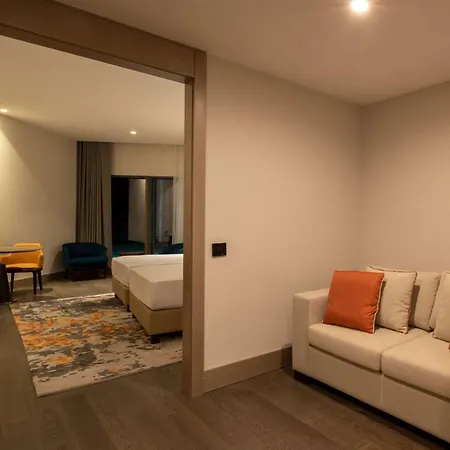 Hilton Mall Of 5*