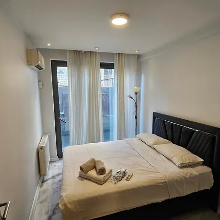 Perfect Taksim, 2 Bedroom, Pool, Gym, Sauna * Istanbul