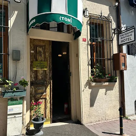 Tom Square Boutique Hotel 2*