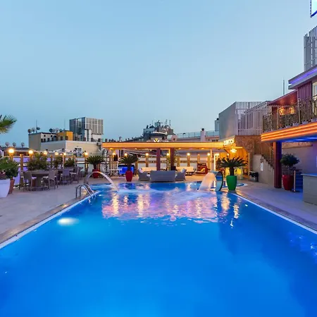 Wyndham Old Hotel 5*