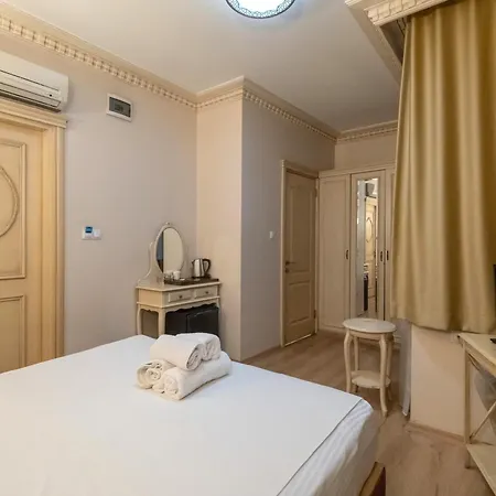 Felicity Hotel