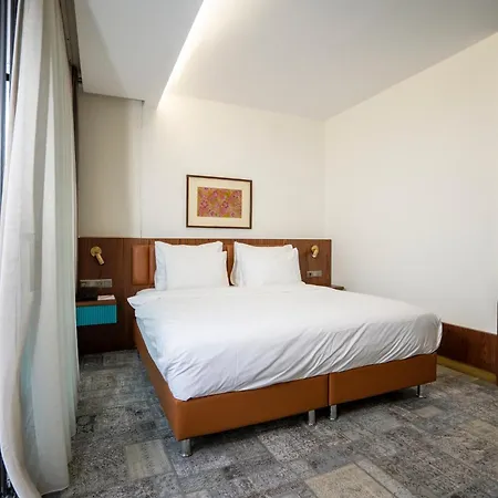 Numi Hotel 4*