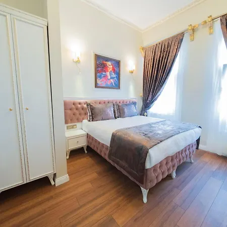 Hotel Solomon's Mansion *