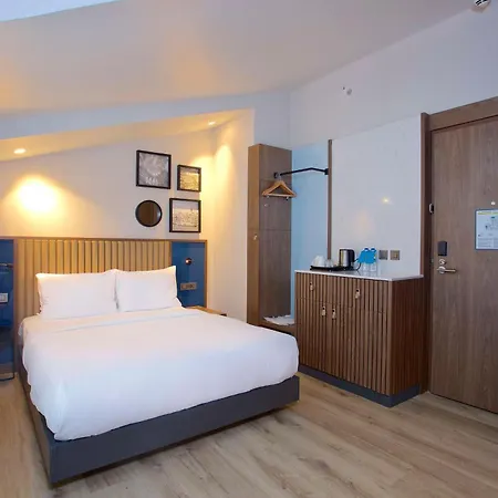 Hampton By Hilton Old 酒店