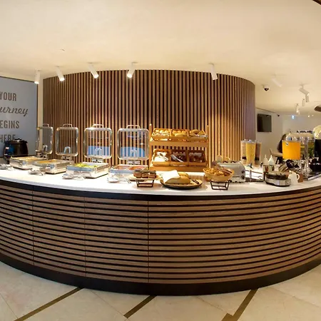 Hampton By Hilton Old 酒店