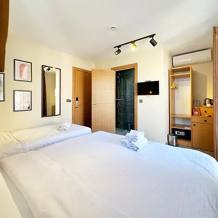 Sultan Pier Hotel *