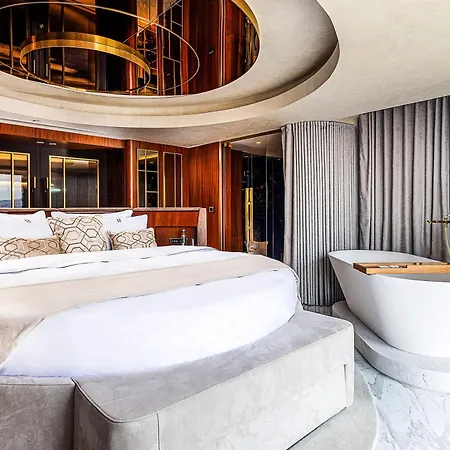 Hotel The Maestro *