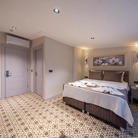 Pera Luna Premium Hotel *
