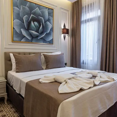 Hotel Pera Luna Premium *