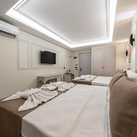 Pera Luna Premium Hotel *