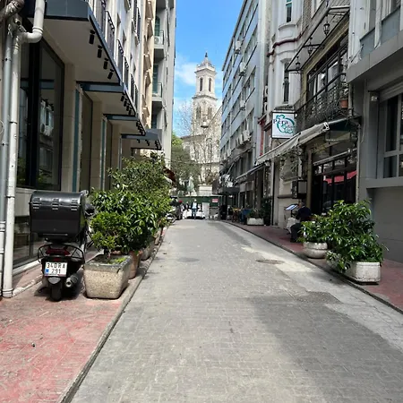 Hotel Golden Door *
