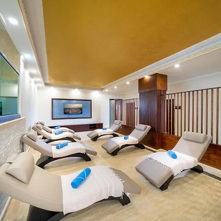 Ramada Plaza By Wyndham فندق