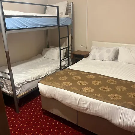 Hotell Paris 2*