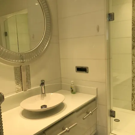 Kiralik Daire - Ritz Carlton Residance Suzer Plaza'da Esyali Manzarali Apartament Stambuł