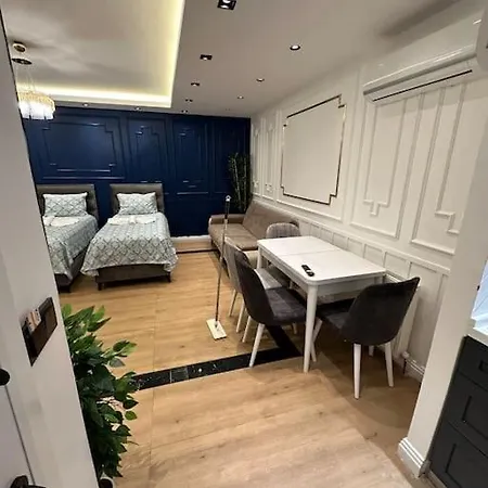 The Cozy, Below Street Floor Apartamento *