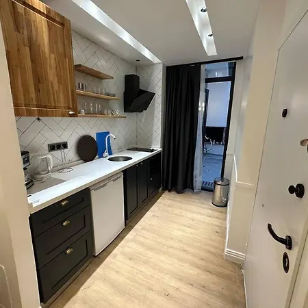 The Cozy, Below Street Floor Apartment