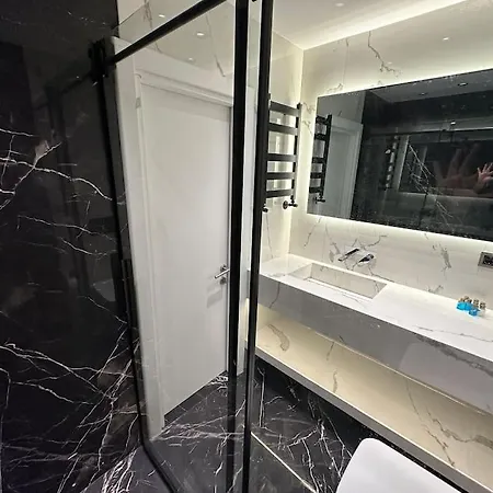 The Cozy, Below Street Floor Apartment