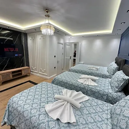 The Cozy, Below Street Floor Apartment
