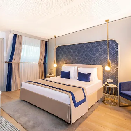 Hotel Vicenza Old City 4*