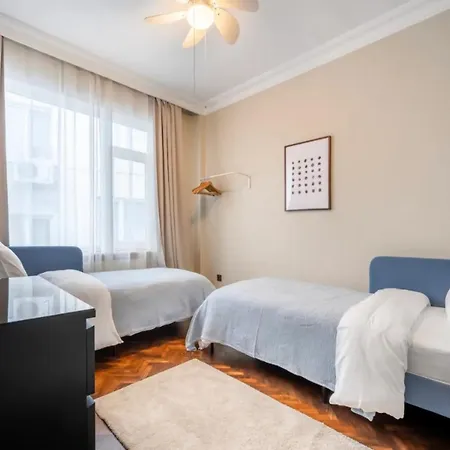 Apartment Beyond The Bosphorus