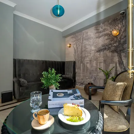 Otel Raymond Blue