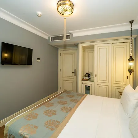 Raymond Blue Otel
