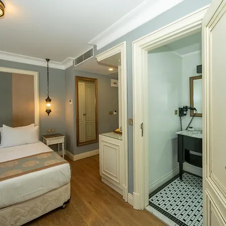 Otel Raymond Blue
