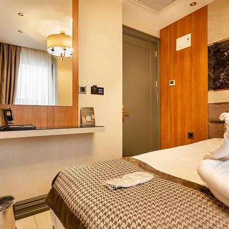 Santra Hotel 3*