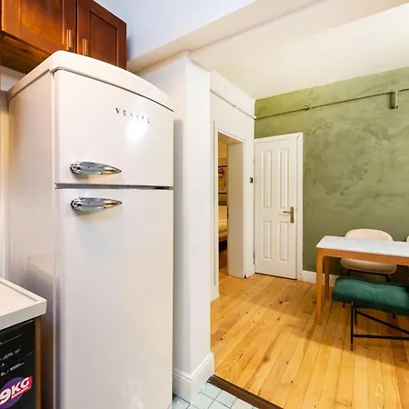 Apartment Maison Chic : Newly Renovated 3br In Center Istanbul