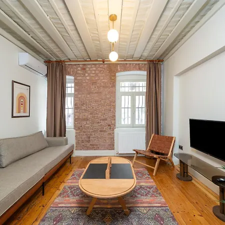 Apartment Maison Chic : Newly Renovated 3br In Center Istanbul