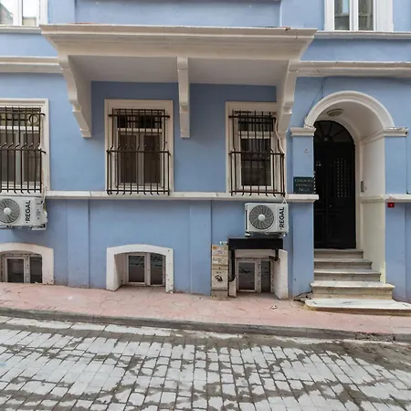 Maison Chic : Newly Renovated 3br In Center Apartment Istanbul