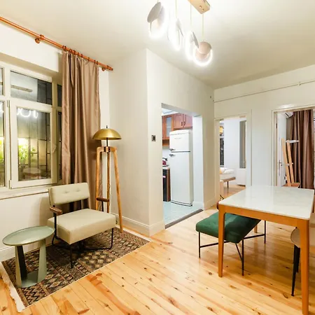 Maison Chic : Newly Renovated 3br In Center Apartment Istanbul