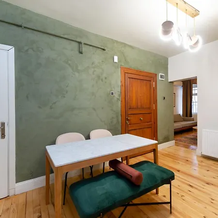 Maison Chic : Newly Renovated 3br In Center * Istanbul