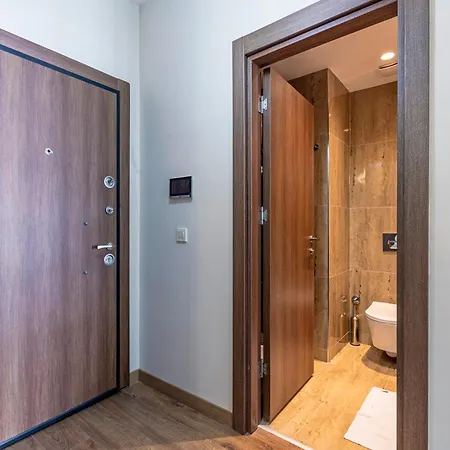 212 Outlet Karsisinda Lux N7