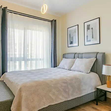 212 Outlet Karsisinda Lux N7 Istanbul